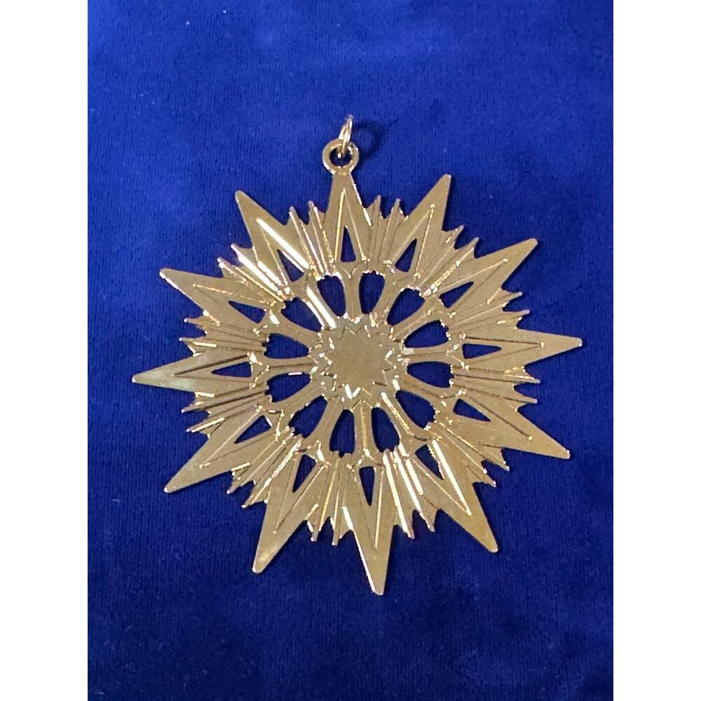 Metropolitan Museum of Art MMA 2002 Christmas Star Snowflake ornament NYC